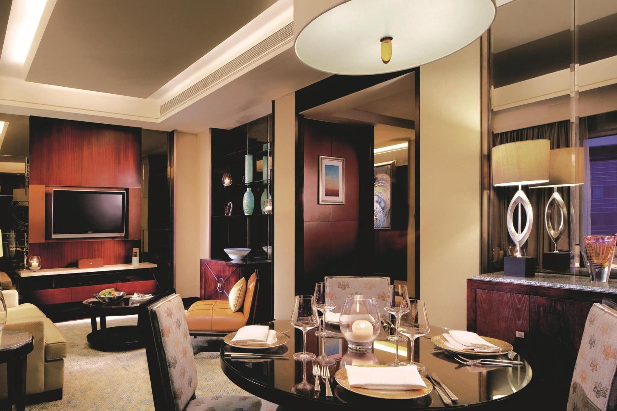 The Ritz-carlton,